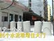 奇葩操作!南宁一小区被6个水泥墩堵住大门