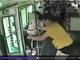 贵州一客车行驶中门未关闭 女子突然跳下身亡