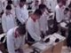 中学老师连续脚踹扇脸十多名学生 有点极端了