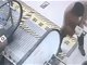 郑州男子乘扶梯一转身玻璃炸裂 被索赔8300元